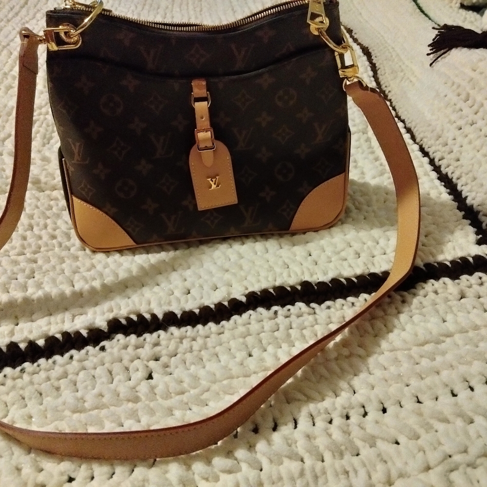 Faux Louis Vuitton purse New